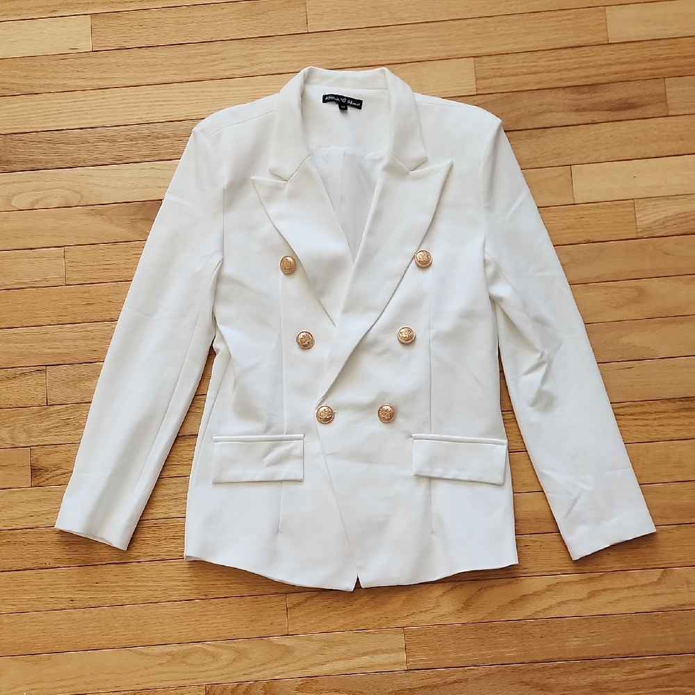 Elegant White Double-Breasted Blazer